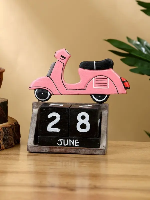 Календарь настольный Календарь настольный "Мопед" дерево 11х5х14 см, розовый