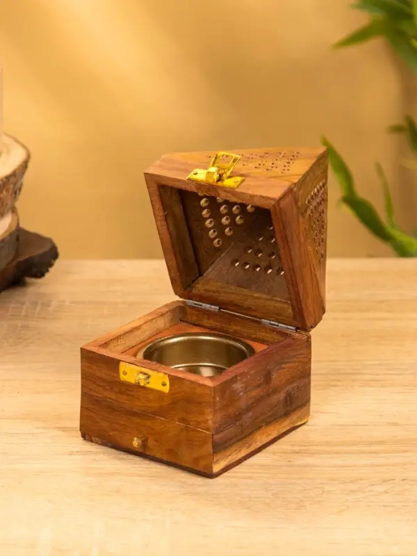 Подставка под благовония в форме пирамиды "Джали" 9х9х15,5 см, дерево шишам