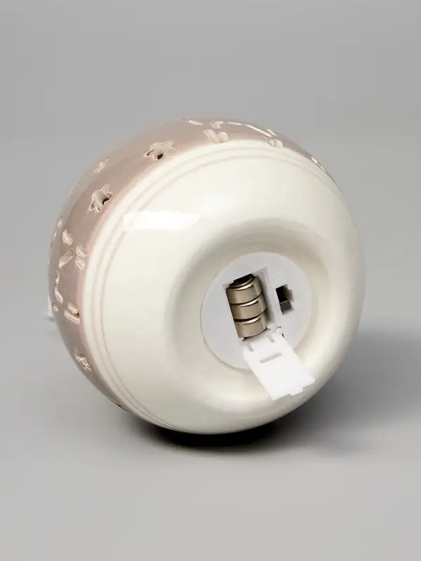 Ёлочный шар с подсветкой &laquo;Олень&raquo;, 10&times;8.8&times;8.8 см, 1 LED, керамика, от батареек LR44&times;3, керамика, свечение тёплое белое