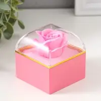 Шкатулка пластик "Роза в футляре" розовая 6,8х6,8х7,5 см