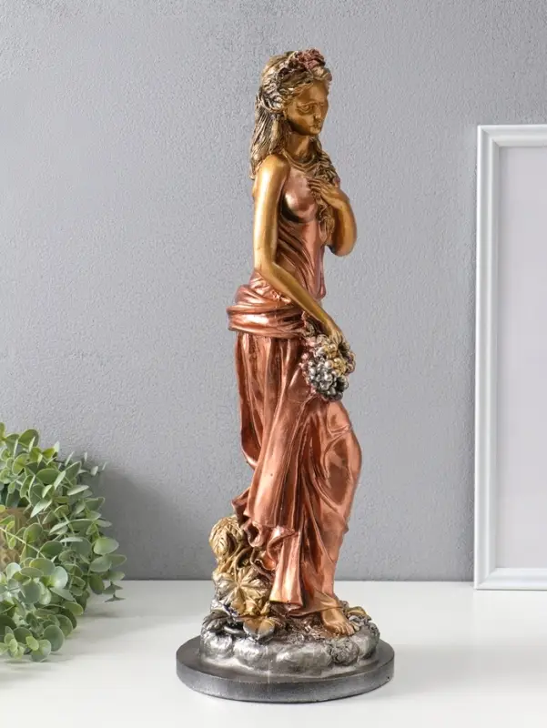 Фигура "Девушка с виноградом" бронза с золотом, 50х20х20 см