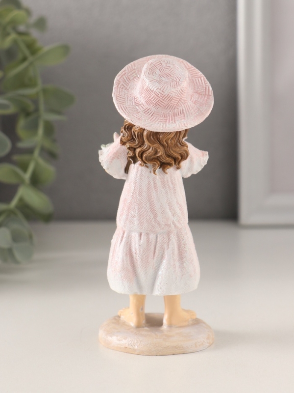 Сувенир полистоун  Сувенир полистоун "Девочка с кроликом и цветами, в шляпке" розовый 5х4,5х12 см