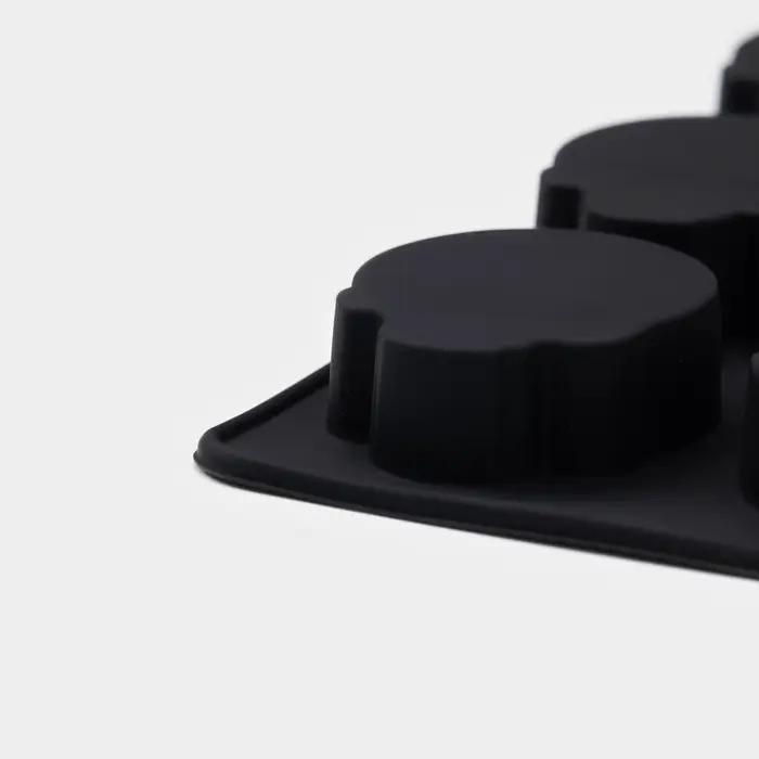 Форма для конфет и шоколада Доляна &laquo;Череп&raquo;, силикон, 21.5&times;7.8&times;1.3 см, 10 ячеек (3.2&times;2.9 см), чёрная