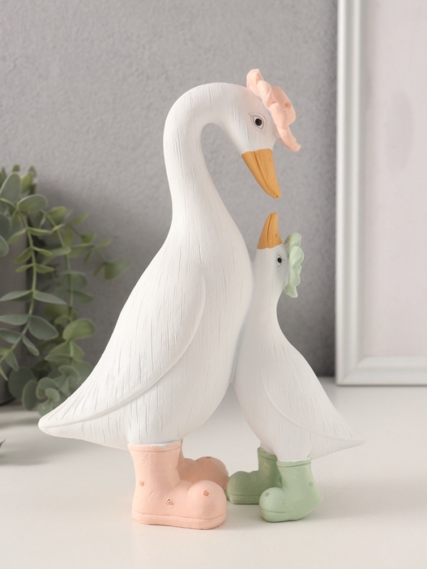 Сувенир полистоун Сувенир полистоун "Утка с малышом в резиновых сапогах" 16х6,5х21 см