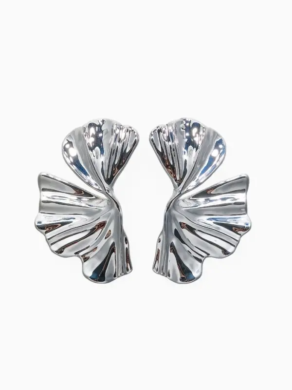 Серьги пластик &laquo;Лепестки&raquo; асимметрия, цвет серебро