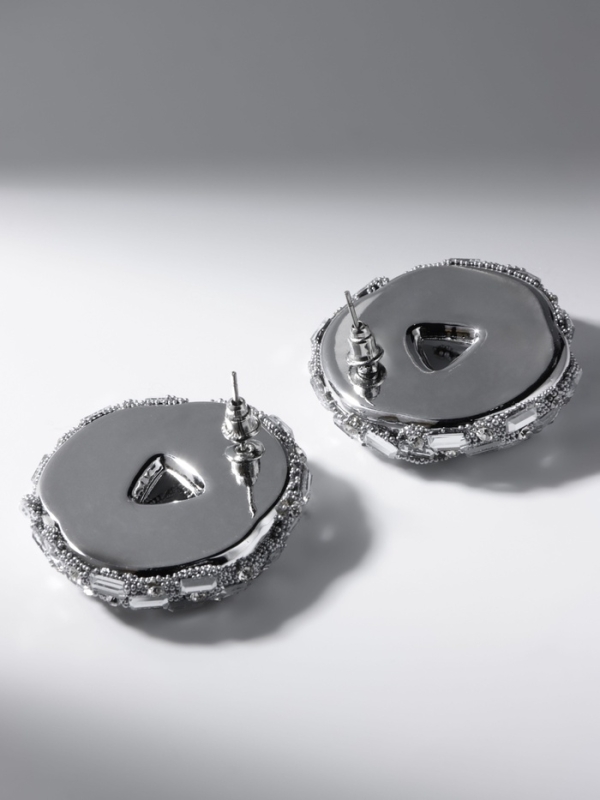 Серьги со стразами «Блеск» переплетение, белые в серебре Серьги со стразами «Блеск» переплетение, белые в серебре