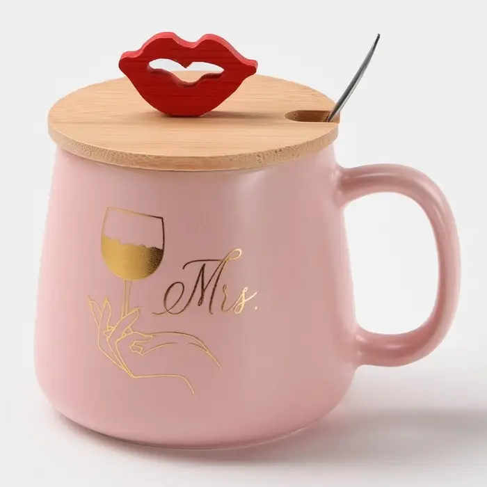 Кружка керамическая с ложкой «Миссис», 380 мл, цвет розовый Кружка керамическая с ложкой «Миссис», 380 мл, цвет розовый