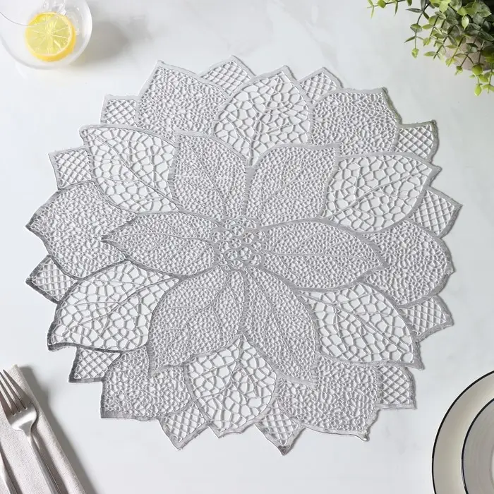 Салфетки сервировочные на стол Доляна «Цветок», 4 шт, 43×43 см, цвет серебряный