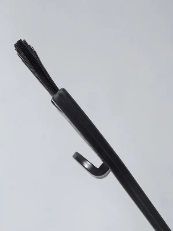 Кисть для окрашивания волос с фиксатором, 21&times;5.5(&plusmn;1) см, чёрная