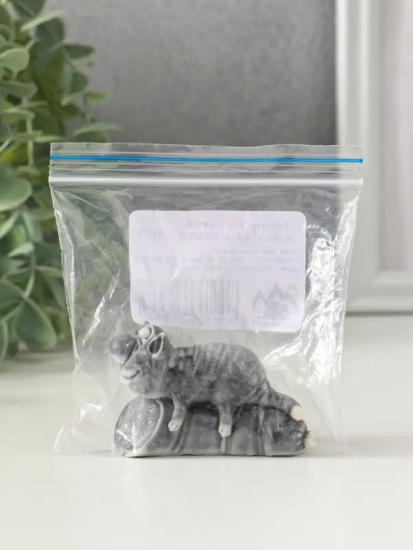 Сувенир Сувенир "Кот лежит на колбасе" 4,2 см