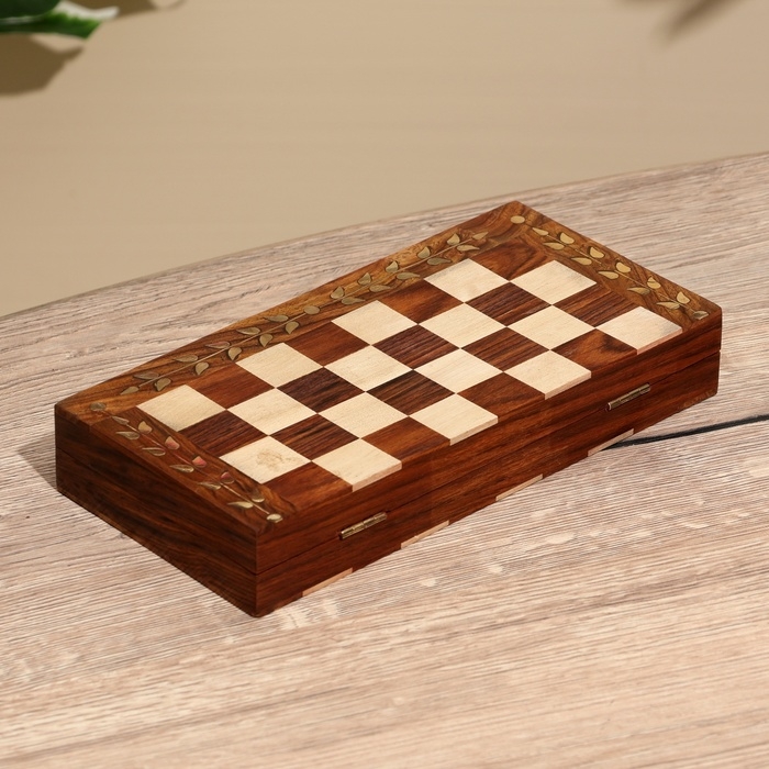 Шахматы круглые, доска 15х15 см, дерево шишам Шахматы круглые, доска 15х15 см, дерево шишам