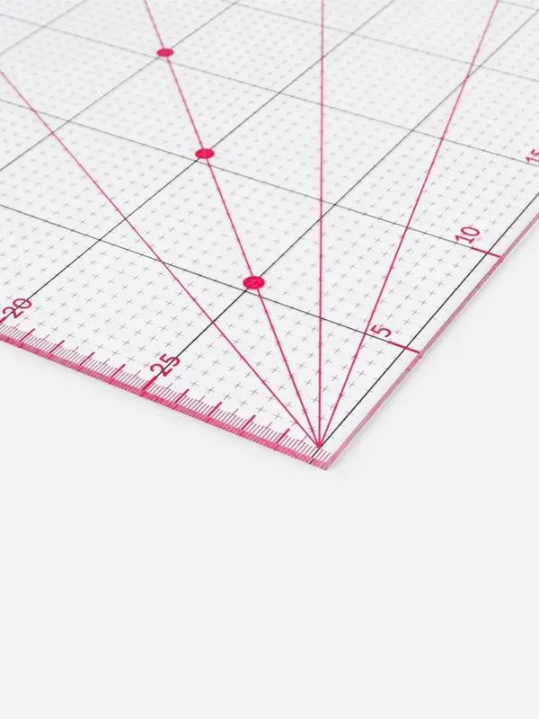 Линейка для квилтинга и пэчворка, с отверстиями, 30&times;30 см, розовая
