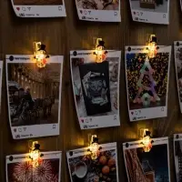 Гирлянда &laquo;Нить&raquo; 2 м, роса с насадками &laquo;Прищепки-снеговик&raquo;, IP20, серебристая нить, 20 LED, от батареек АА&times;2, свечение тёплое белое