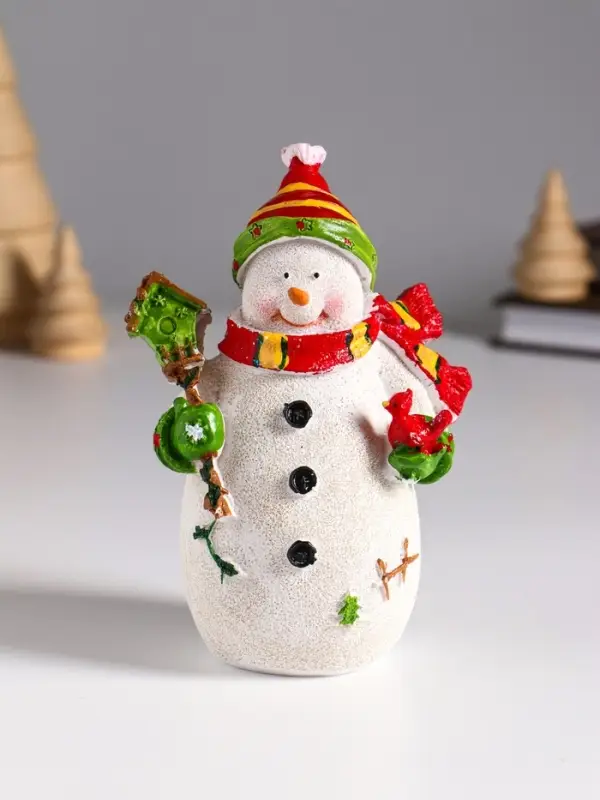 Сувенир полистоун  Сувенир полистоун "Снеговик со скворечником и птицей" 9х5,5х13 см