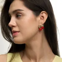 Серьги со стразами &laquo;Вишня&raquo;, бело-красные в золоте