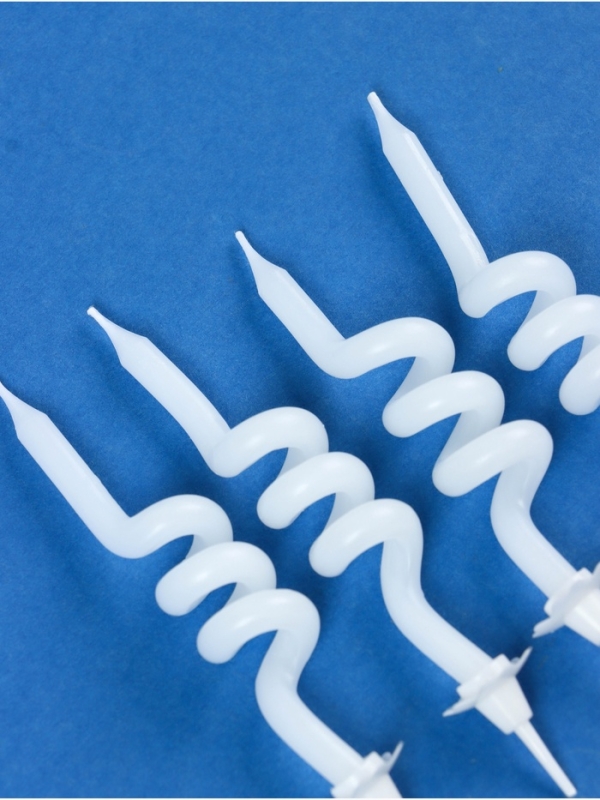 Набор свечей в торт  Набор свечей в торт "Неоновые спирали", 4 шт, светящиеся голубые, 8 см