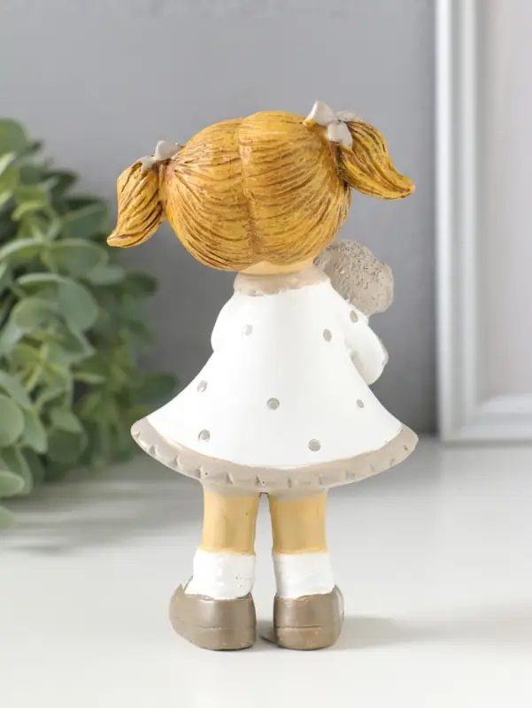 Сувенир полистоун "Девочка с хвостиками в белом платье в горох, с щенком" 8,5х5,5х13 см