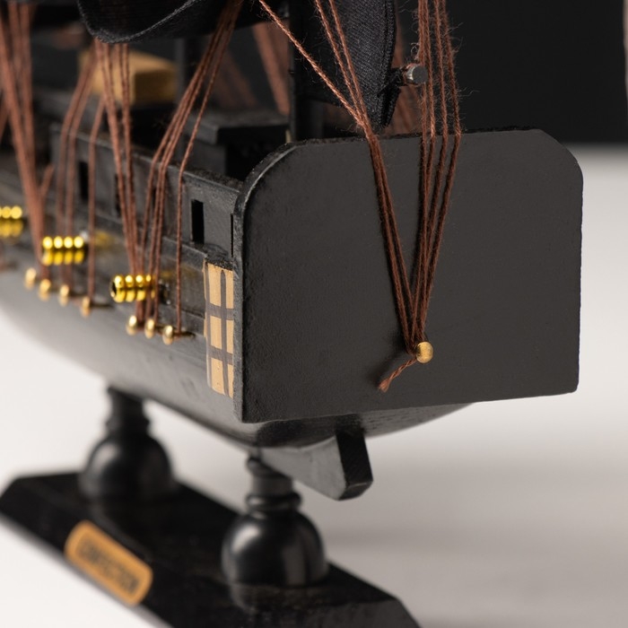 Корабль Корабль "Веселый Роджер", черные паруса, 24×6×22 см