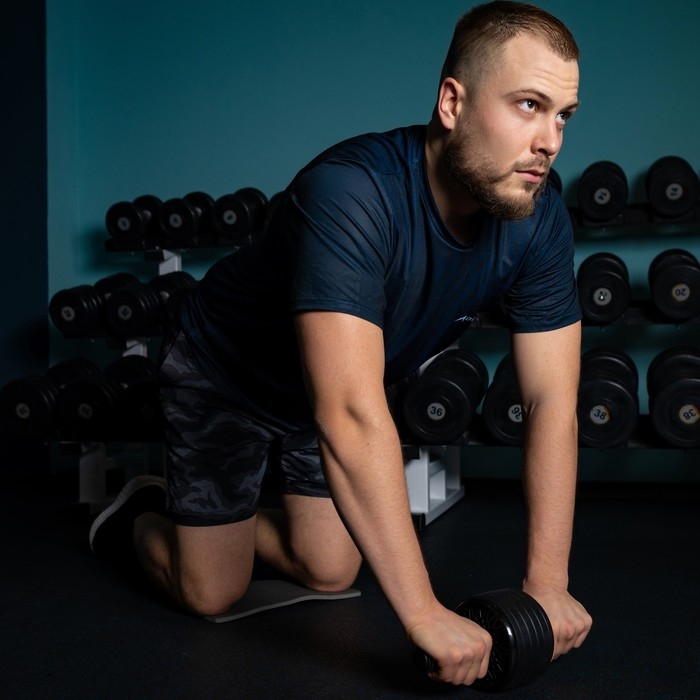 Ролик для пресса ONLYTOP, 34х13х13 см, с ковриком, цвет чёрный Ролик для пресса ONLYTOP, 34х13х13 см, с ковриком, цвет чёрный