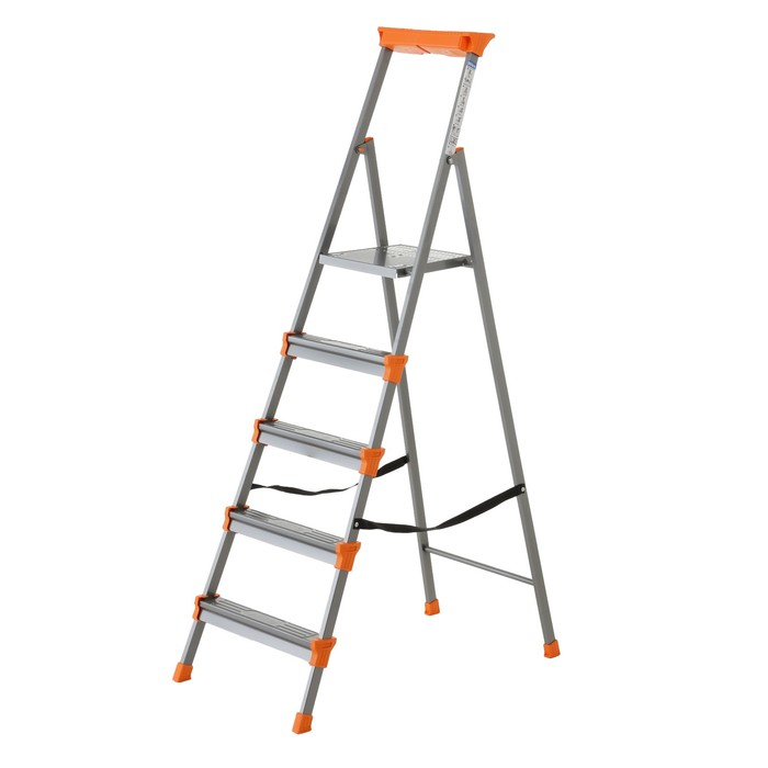 Стремянка Nika СМ5, широкие ступени, высота до рабочей площадки 1065 мм, 5 ступеней Стремянка Nika СМ5, широкие ступени, высота до рабочей площадки 1065 мм, 5 ступеней