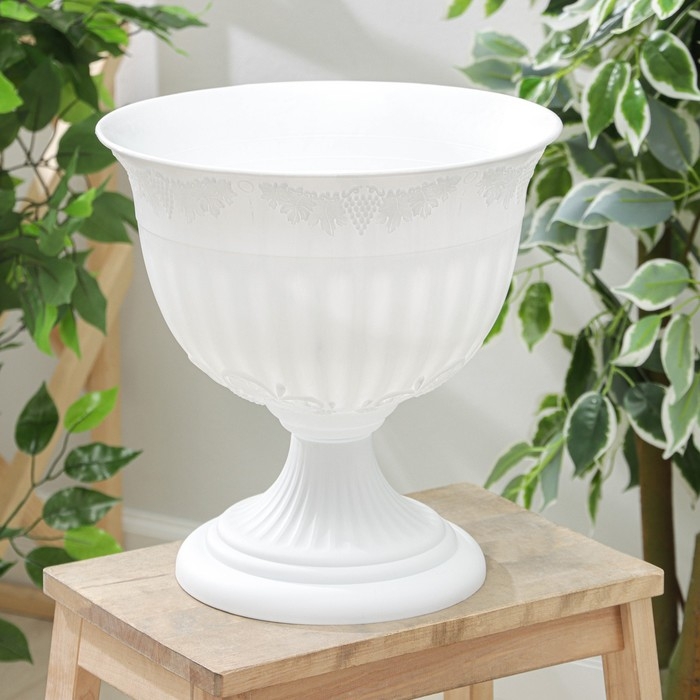 Кашпо уличное «Ангара», 12 л, цвет белый Кашпо уличное «Ангара», 12 л, цвет белый