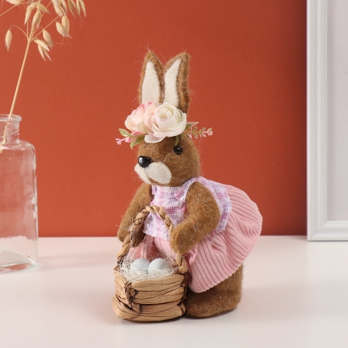 Декор Декор "Заюшка в розовом платьице с корзинкой с яичками" 14х22х10 см