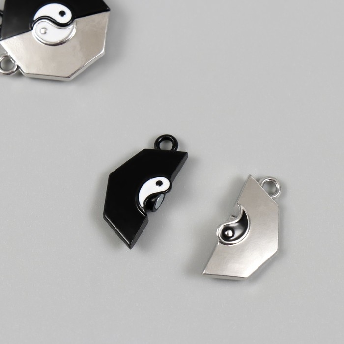 Замок магнитный металл Замок магнитный металл "Инь-ян" чёрный и серебристый 2х2,2х0,5 см (набор 2 половинки)