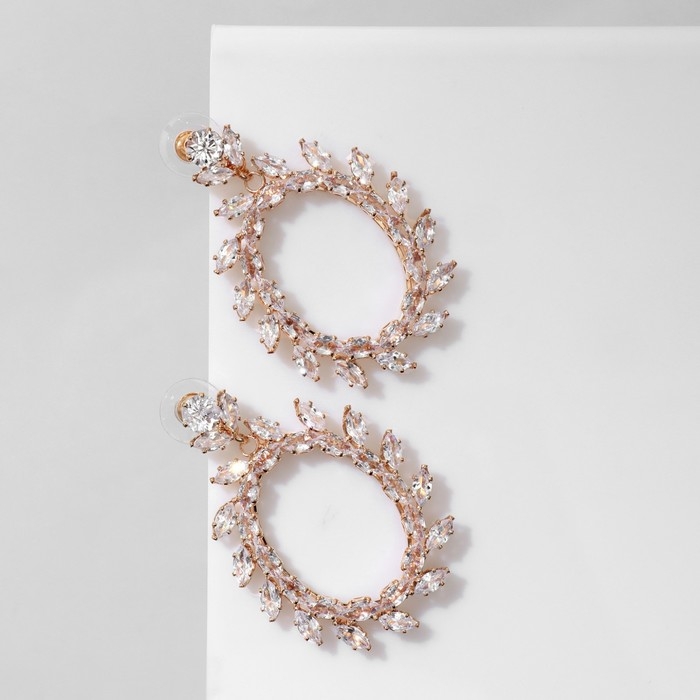 Серьги со стразами «Вспышка» овал в листьях, цвет белый в золоте Серьги со стразами «Вспышка» овал в листьях, цвет белый в золоте