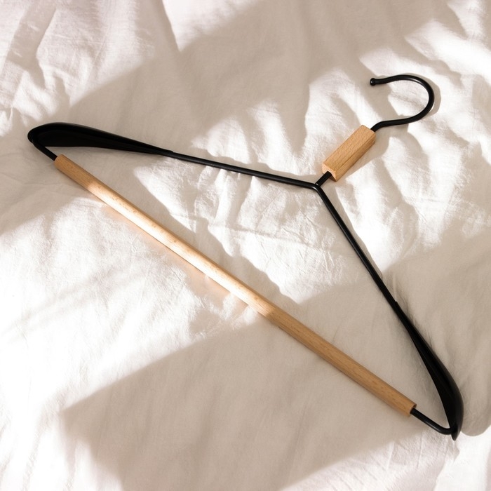 Плечики - вешалка для одежды LaDо́m Laconique, 42×24×3,2 см, широкие плечики, цвет чёрный Плечики - вешалка для одежды LaDо́m Laconique, 42×24×3,2 см, широкие плечики, цвет чёрный