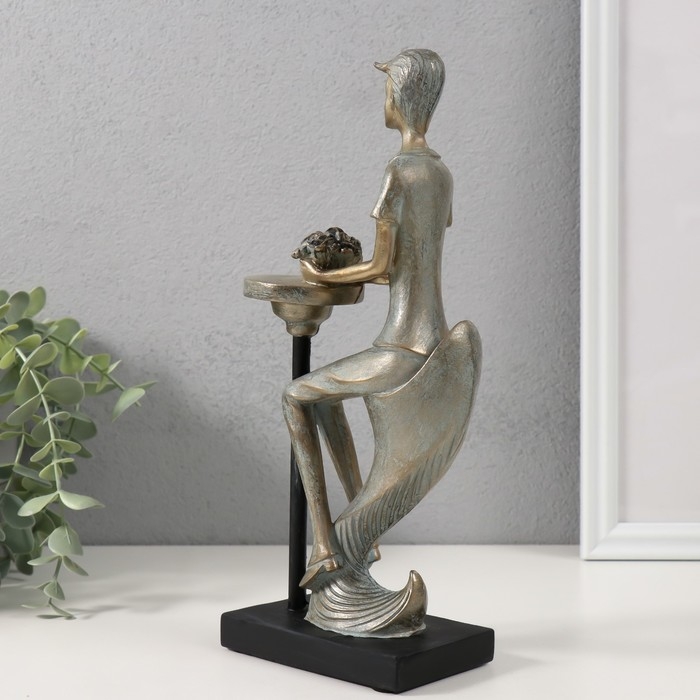 Сувенир полистоун "Парень с букетом в ожидании девушки" бронза с патиной 11,5х6х26 см