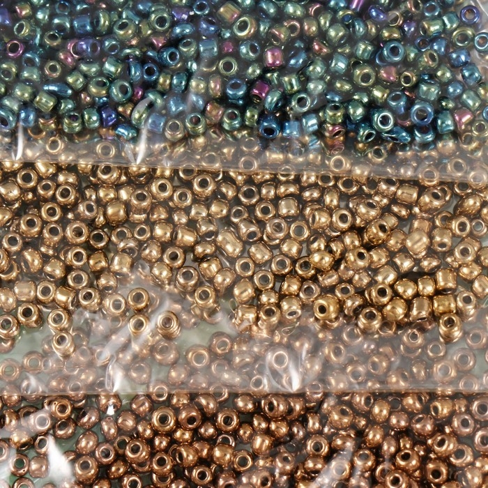 Бисер круглый 12/0  Бисер круглый 12/0 "Бензиновые расцветки" 7 цветов х 10 гр 20х8 см