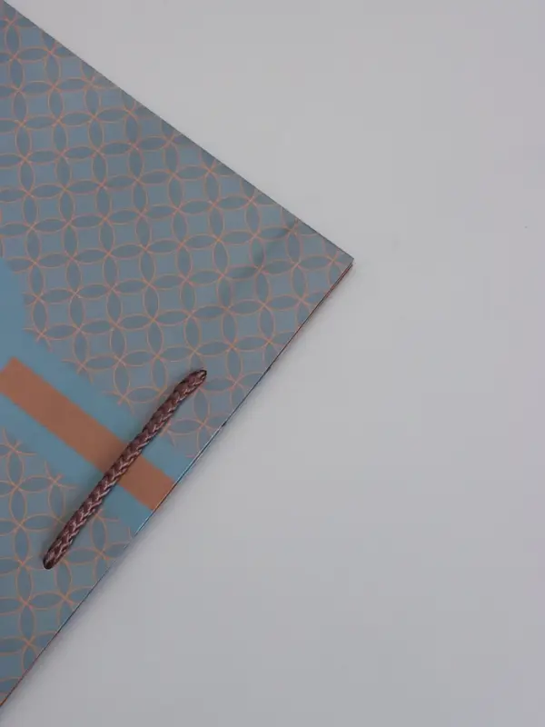 Пакет подарочный "Статусный акцент" ламинированный 26 х 12 х 32 см