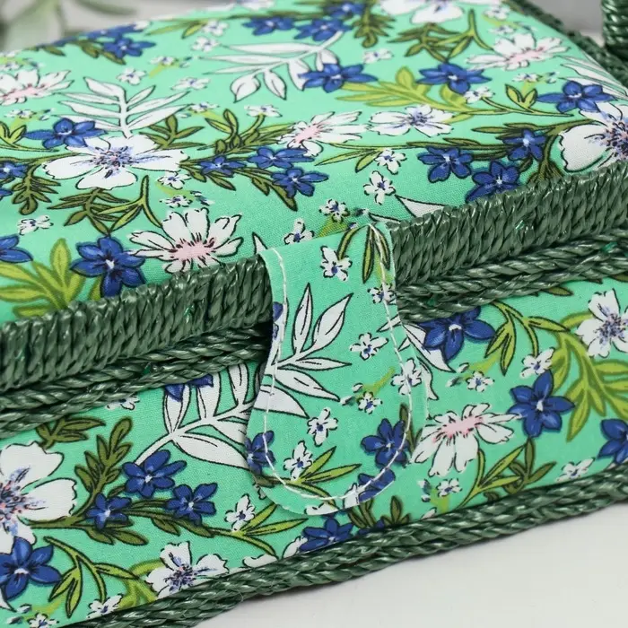 Шкатулка для рукоделия и шитья &laquo;Полевые цветы на зелёном&raquo;, хранение ниток, иголок, мелочи, 18&times;12&times;9.5 см