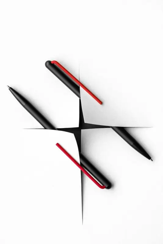 Шариковая ручка GrafeeX в чехле, черная с красным Шариковая ручка GrafeeX в чехле, черная с красным