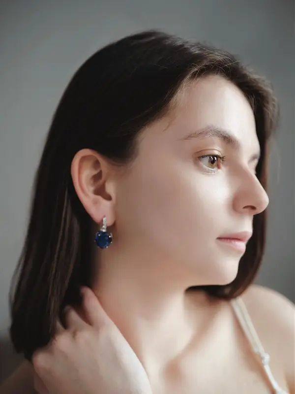 Серьги со стразами &laquo;Сердце&raquo;, мерцание, синие в серебре