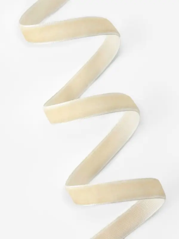 Лента бархатная, 10 мм, 18&plusmn;1 м, молочная №08