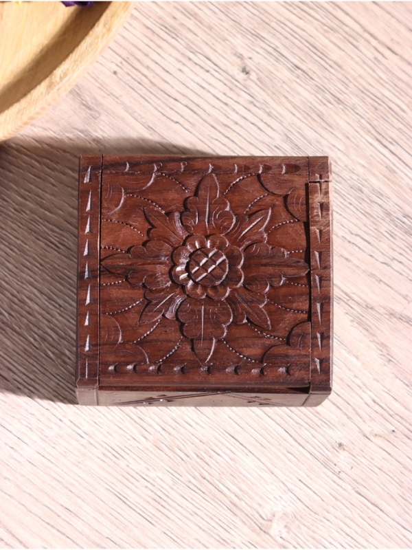 Шкатулка резная "Цветок" дерево соно,10х10х5 см