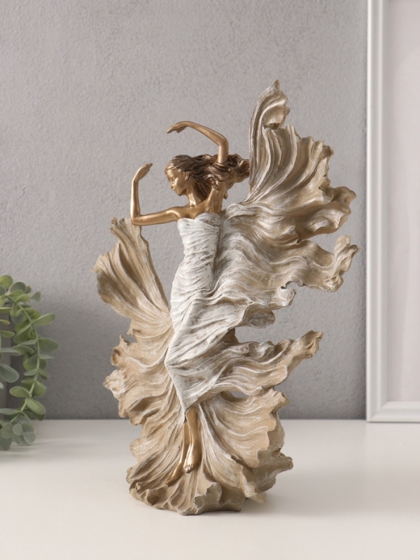 Сувенир полистоун  Сувенир полистоун "Невесомость. Девушка в летящем платье" бежевый 26х11х32,5 см