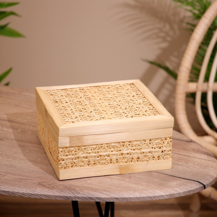 Шкатулка плетёная с крышкой, из бамбука 25х25х12 см Шкатулка плетёная с крышкой, из бамбука 25х25х12 см