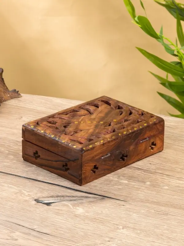 Шкатулка резная &laquo;Хранитель&raquo;, 18&times;13&times;6 см, дерево шишам