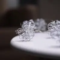 Гирлянда &laquo;Нить&raquo; роса 5 см с насадками &laquo;Снежки&raquo;, IP20, серебристая нить, 10 LED, от батареек АА&times;2, свечение тёплое белое