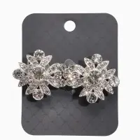 Зажим для кардигана "Ажур", гербер, цвет белый в серебре Зажим для кардигана "Ажур", гербер, цвет белый в серебре