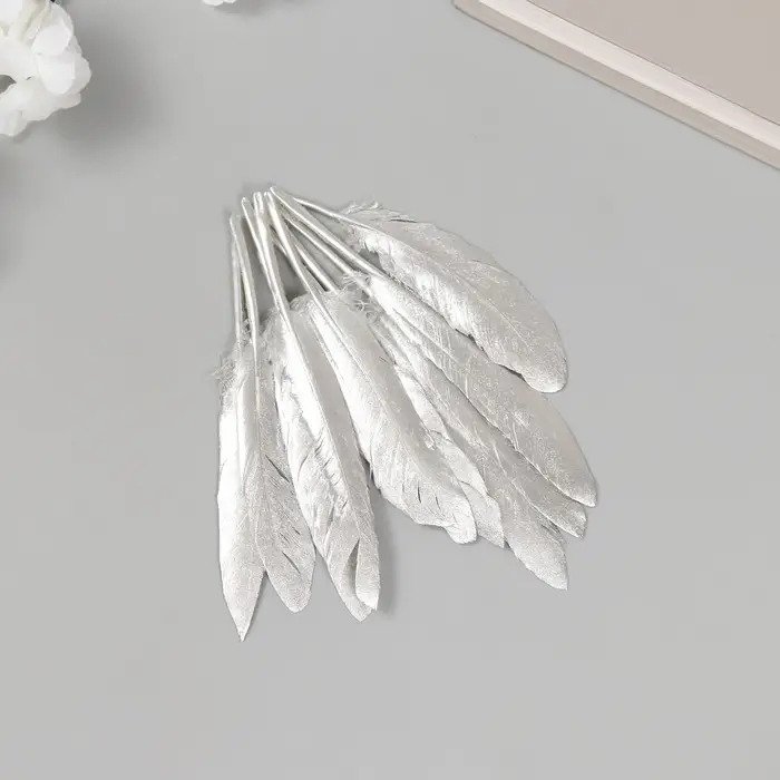 Перо декоративное гусиное двустороннее белое с серебром h=10-15 см