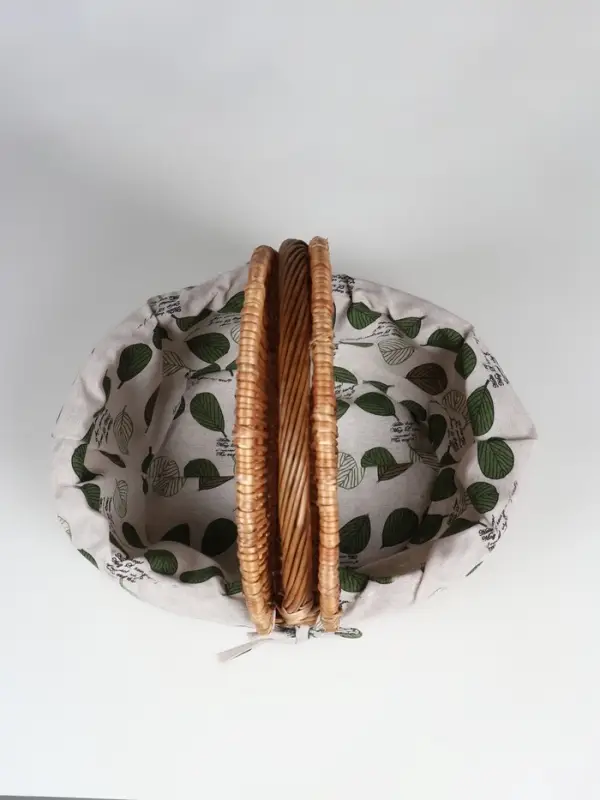 Плетёная корзина-лукошко, ткань внутри, 2 крышки, 35×28 см, высота 14.5 см, высота с ручкой 31 см, дно Плетёная корзина-лукошко, ткань внутри, 2 крышки, 35×28 см, высота 14.5 см, высота с ручкой 31 см, дно