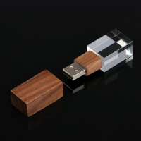 Флешка E 310 Wood BL, 32 ГБ, USB2.0, чт до 25 Мб/с, зап до 15 Мб/с, кристалл в дереве