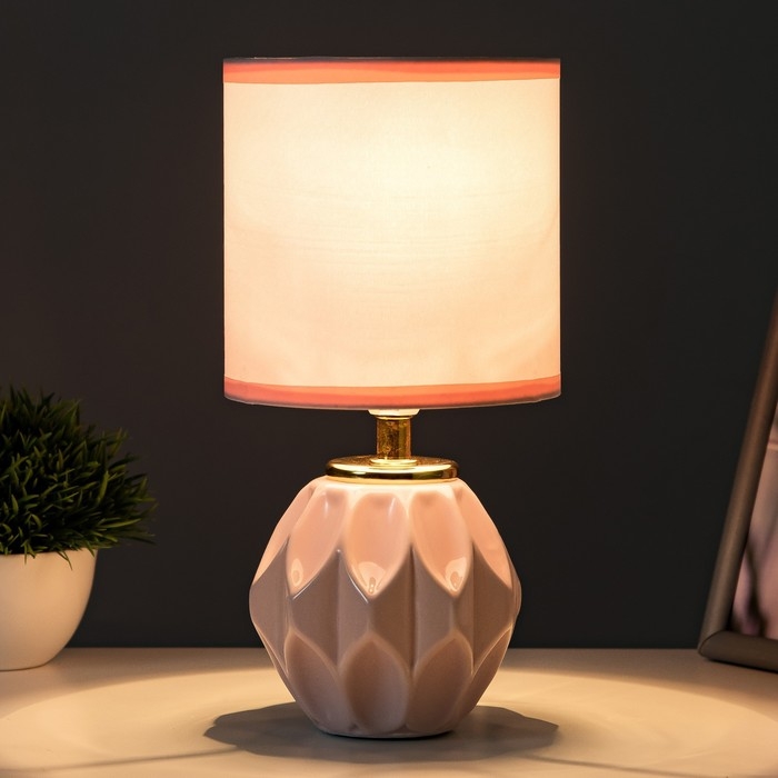 Настольная лампа Настольная лампа "Амальтея" Е14 40Вт розовый 13х13х25 см RISALUX