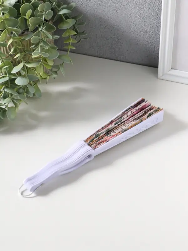 Веер складной &laquo;Бабочки, цветы и старые газеты&raquo;, 22.5 см