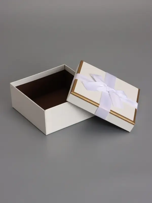 Наборок коробок 3 в 1 прямоугольные 19*19*9.8 17*17*8.0 15*15*6.5 см