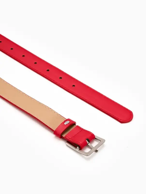 Ремень женский, 110&times;3 см, квадратная матовая металлическая пряжка, серебристая, красный