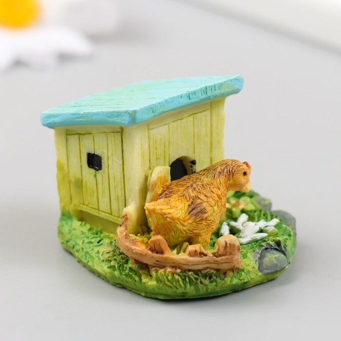 Фигурка для флорариума полистоун  Фигурка для флорариума полистоун "Курочка у курятника" МИКС 4х4х3,7 см